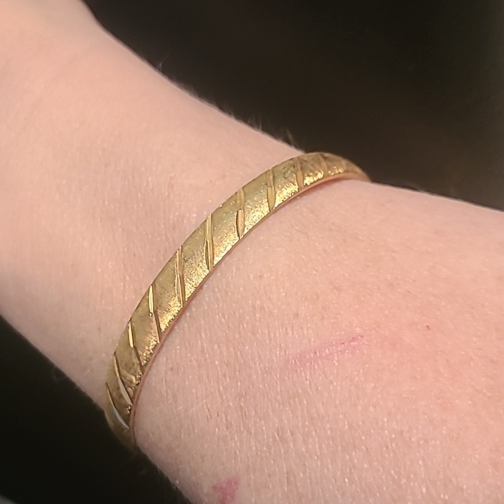 Vintage 1980s gold tone bangle Monet